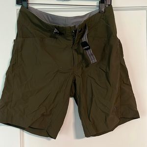 Mountain Hard Wear Shorts Women's 6 Army Green Outdoor